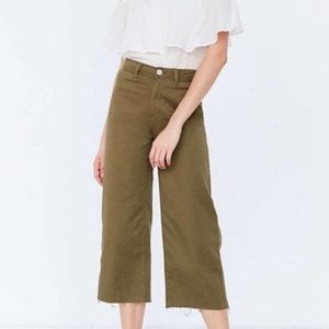 BDG Army Green High Waisted cropped Wide Leg Pants. size 4